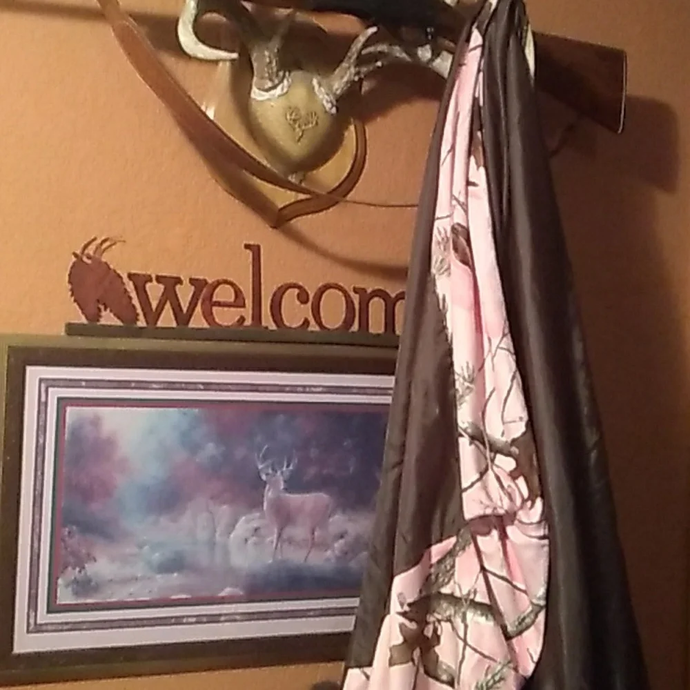 NWOT  🫎 Realtree PINK CAMOUFLAGE Twin BED SKIRT  UNISEX